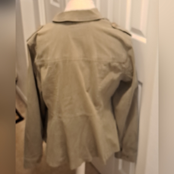 NWT Torrid Feel The Fit Button Down Jacket    Size  2 - Picture 4 of 6